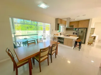 Casa de Condomínio com 4 Quartos para alugar, 220m² no Ponta das Canas, Florianópolis