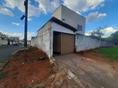 Casa com 2 Quartos para alugar, 120m² no Jardim Petrópolis, Goiânia