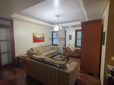 Sobrado com 3 Quartos à venda, 279m² no Jardim Leonídia, Jacareí