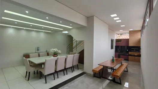 Casa com 3 Quartos à venda, 165m² no Jardim Holanda, Uberlândia
