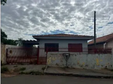 Casa com 2 Quartos à venda, 80m² no Vila Silva, Jaguapitã