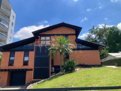 Casa com 3 Quartos para alugar, 300m² no Floresta, Joinville