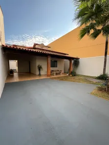 Casa com 3 Quartos à venda, 136m² no Santa Mônica, Uberlândia