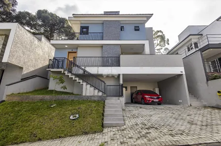Sobrado com 3 Quartos à venda, 203m² no Taboão, Curitiba