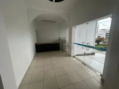 Prédio Comercial para alugar, 600m² no Centro, Jacareí