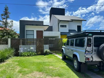 Casa com 3 Quartos à venda, 160m² no Rio Tavares, Florianópolis