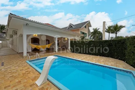 Casa de Condomínio com 5 Quartos à venda, 215m² no , Peruíbe