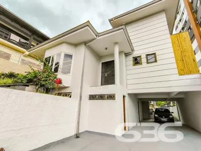 Sobrado com 3 Quartos à venda, 209m² no Anita Garibaldi, Joinville