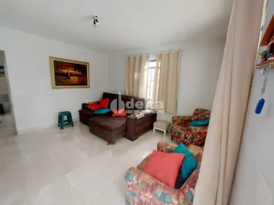Casa com 3 Quartos à venda, 160m² no Brasil, Uberlândia