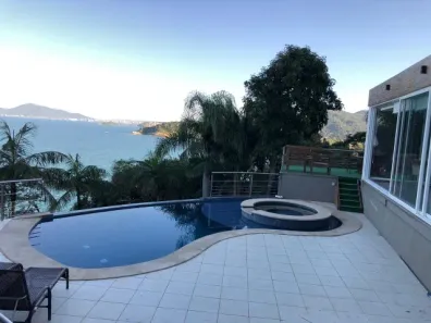 Casa com 5 Quartos à venda, 550m² no Praia do Estaleiro, Balneário Camboriú