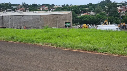 Lote/Terreno à venda, 747m² no Jardim Montecatini, Londrina