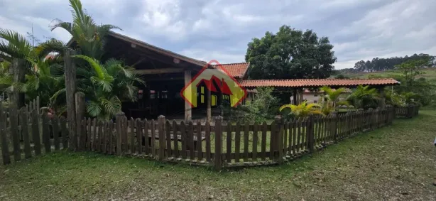 Fazenda/Sítio com 4 Quartos à venda, 980m² no Piracangaguá, Taubaté