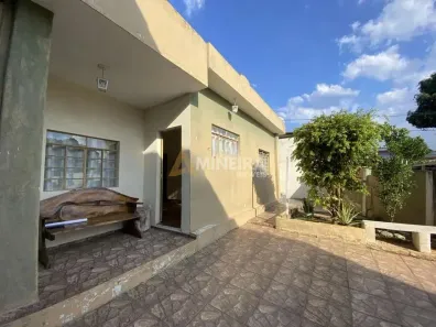 Casa com 3 Quartos à venda, 360m² no Cinquentenário, Belo Horizonte