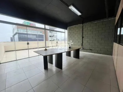 com 5 Quartos para alugar, 500m² no Vila Mathias, Santos