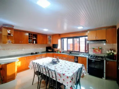Casa com 3 Quartos à venda, 217m² no Desvio Rizzo, Caxias do Sul