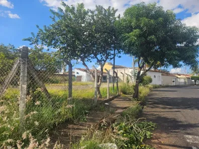 Lote/Terreno à venda, 993m² no Jardim Patrícia, Uberlândia
