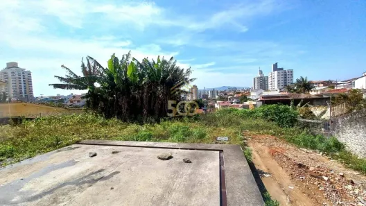 Lote/Terreno à venda, 700m² no Barreiros, São José