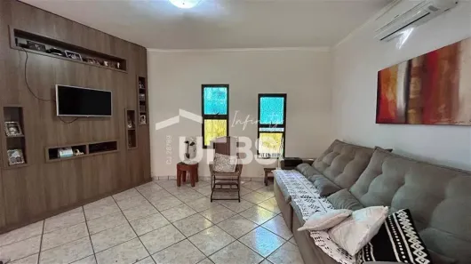 Casa com 4 Quartos à venda, 195m² no Segismundo Pereira, Uberlândia