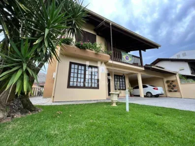 Casa com 3 Quartos à venda, 226m² no Água Verde, Jaraguá do Sul