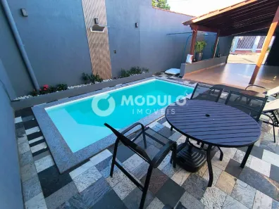 Casa com 4 Quartos para alugar, 220m² no Pacaembu, Uberlândia