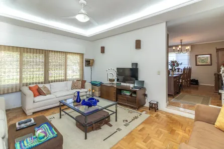 Casa com 3 Quartos para alugar, 220m² no Hípica, Porto Alegre