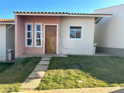 Casa de Condomínio com 2 Quartos para alugar, 48m² no Cajuru do Sul, Sorocaba