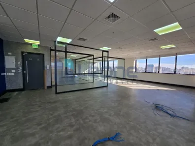 Sala Comercial para alugar, 323m² no Parque Industrial Tomas Edson, São Paulo