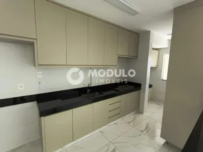 Apartamento com 3 Quartos para alugar, 120m² no Santa Mônica, Uberlândia