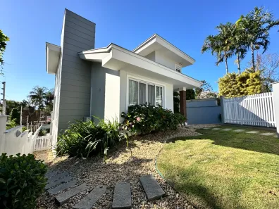 Casa com 3 Quartos à venda, 345m² no América, Joinville