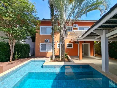 Casa de Condomínio com 3 Quartos à venda, 250m² no Chácara de La Rocca, Carapicuíba