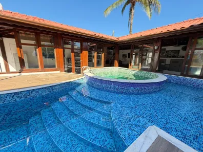 Sobrado com 10 Quartos à venda, 414m² no Enseada, Ubatuba