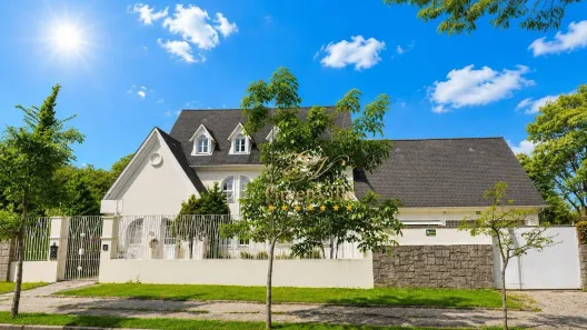 Casa com 4 Quartos à venda, 615m² no Mercês, Curitiba