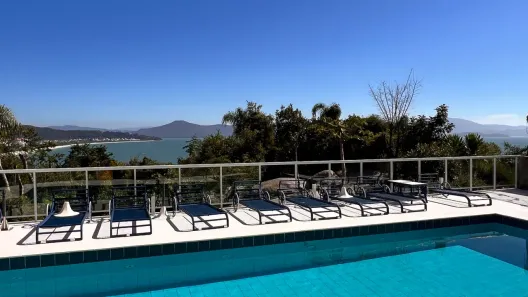 Apartamento com 3 Quartos para alugar, 100m² no Jurerê, Florianópolis