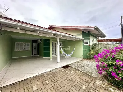 Casa com 4 Quartos para alugar, 145m² no Centro, Penha