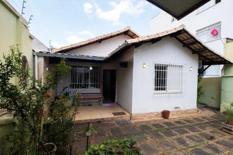 Casa com 4 quartos — Nova Suíssa, Belo Horizonte