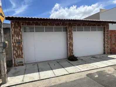 Casa com 2 Quartos à venda, 200m² no Parque Dois Irmãos, Fortaleza