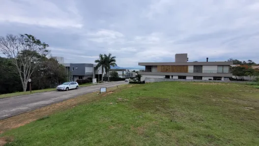Lote/Terreno à venda, 763m² no Cacupé, Florianópolis