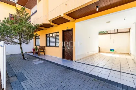 Casa de Condomínio com 3 Quartos à venda, 134m² no Santo Inácio, Curitiba