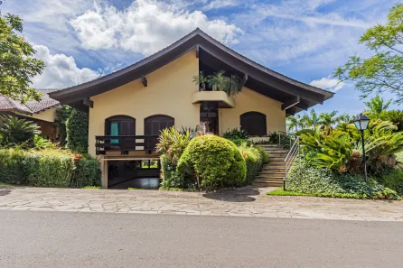 Casa de Condomínio com 3 Quartos à venda, 498m² no Cavalhada, Porto Alegre