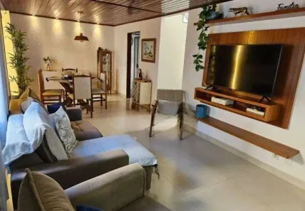 Casa com 3 Quartos à venda, 227m² no Sol e Mar, Macaé