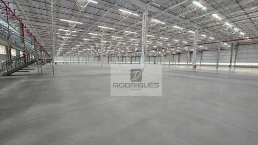 Galpão/Depósito/Armazém para alugar, 1720m² no Parque Jaçatuba, Santo André