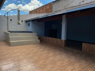 Casa com 3 Quartos à venda, 158m² no Jardim Patrícia, Uberlândia