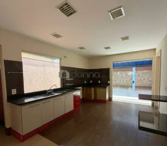 Casa com 2 Quartos à venda, 200m² no Beija-Flor II, Uberaba