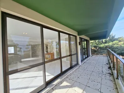 Apartamento com 2 Quartos para alugar, 340m² no Vila Assunção, Porto Alegre
