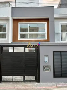 Sobrado com 3 Quartos à venda, 114m² no Itacolomi, Balneário Piçarras