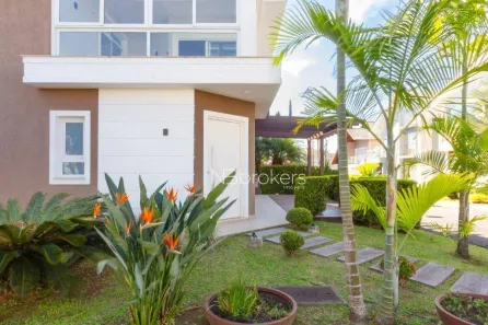 Casa de Condomínio com 4 Quartos para alugar, 246m² no Xaxim, Curitiba