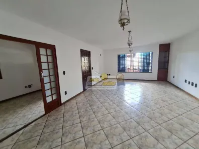 Casa com 3 Quartos à venda, 220m² no Parque São Geraldo, Uberaba