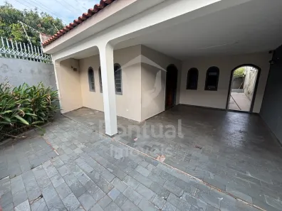Casa com 3 Quartos para alugar, 180m² no Presidente Roosevelt, Uberlândia
