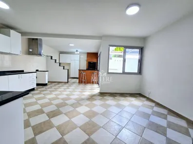 Casa de Condomínio com 5 Quartos à venda, 220m² no Xaxim, Curitiba