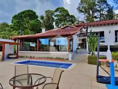 Casa com 5 Quartos à venda, 385m² no Valparaíso, Petrópolis